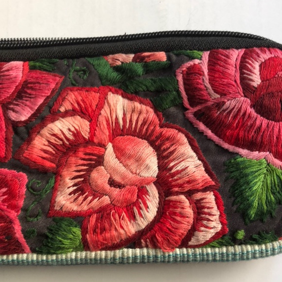 Zunil hupil Guatemalan wristlet wallet - Picture 7 of 8